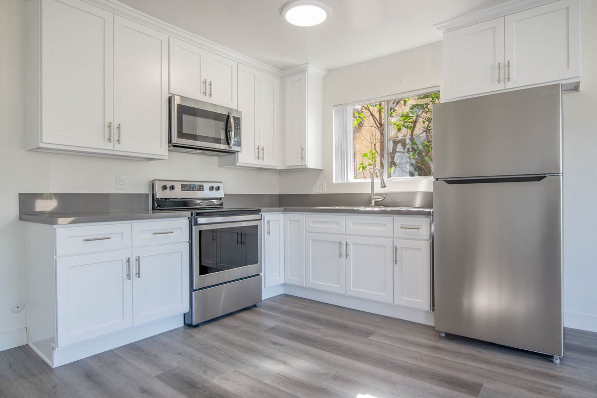 538 S. Oxford Ave. Apartments
